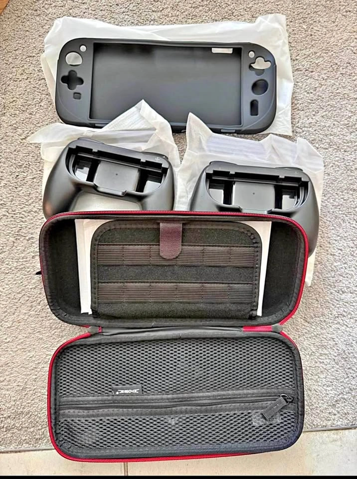 HeysTop & Dobe Nintendo Switch Protector Case and Grip Bundle