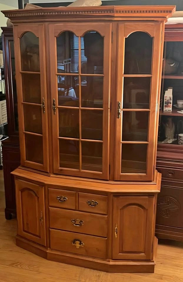 Roxton Solid Maple China Cabinet / Buffet & Hutch