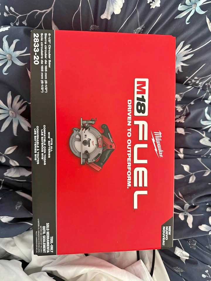 Milwaukee Tool M18 FUEL 6-1/2" Circular Saw (Tool Only)