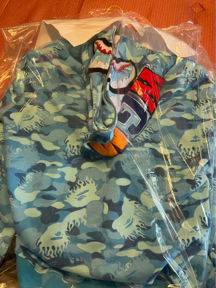 Blue fire camo shark zip up BAPE hoodie XL - photo 4