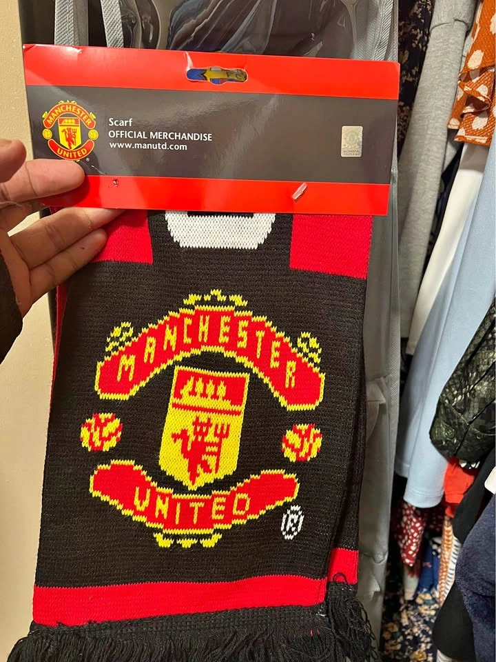 NWT Official licensed Manchester United Scarf