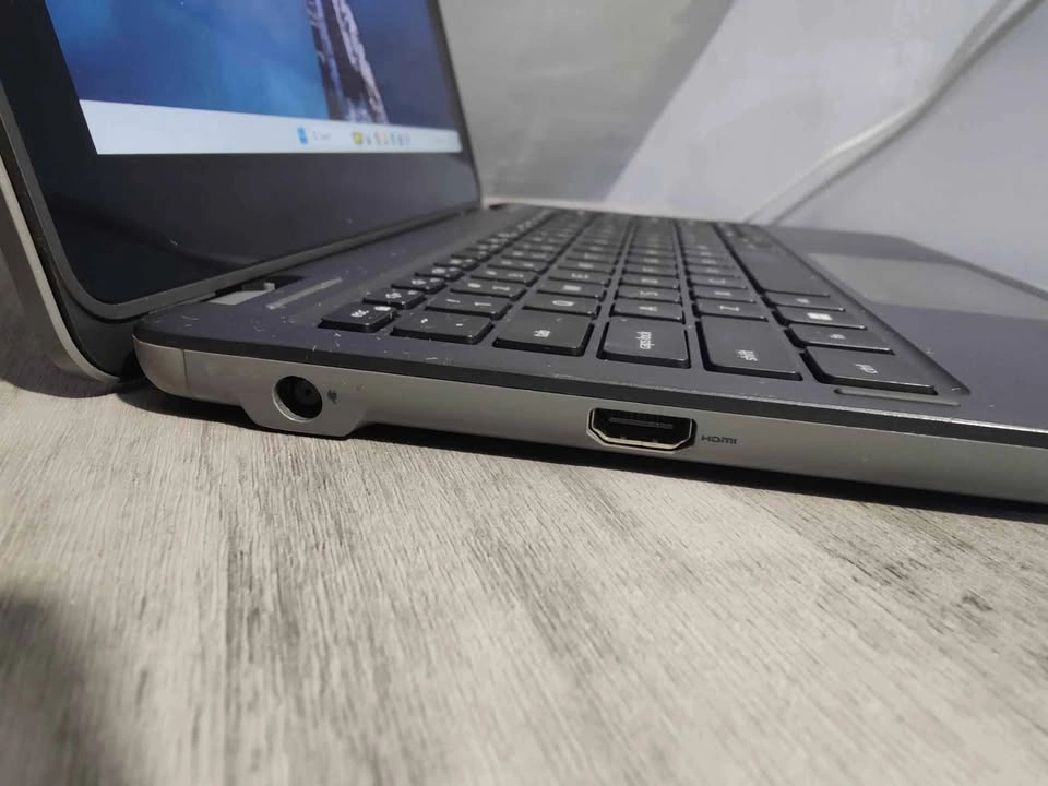 Dell laptop touchscreen rugged heavy duty Windows 11 - photo 3