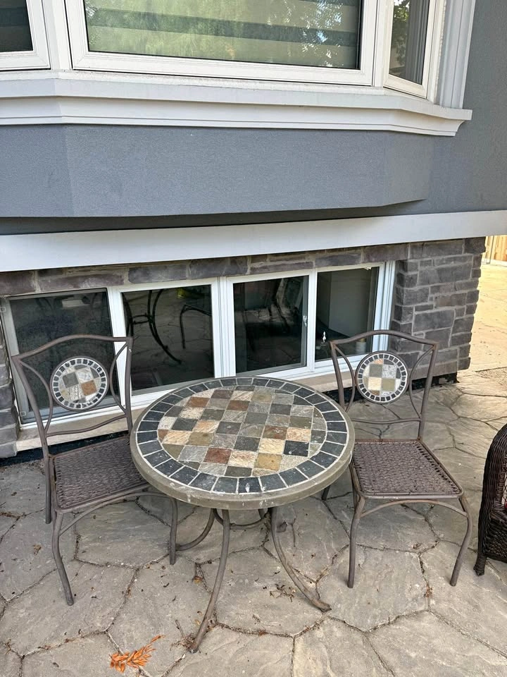 Outdoor table and chair set