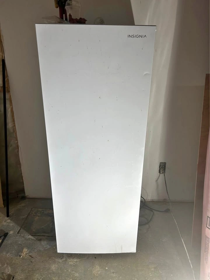 FREE: Non-working Insignia Upright Freezer