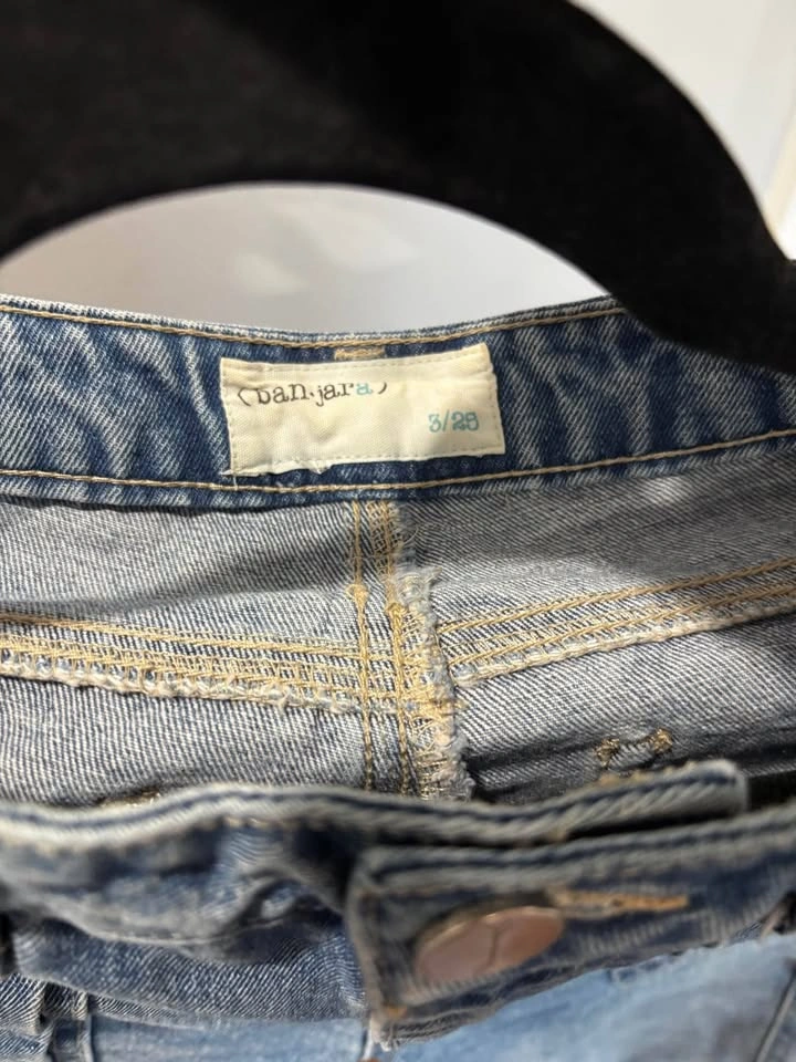 Great quality slightly baggy wide leg medium wash mid rise jeans - photo 3