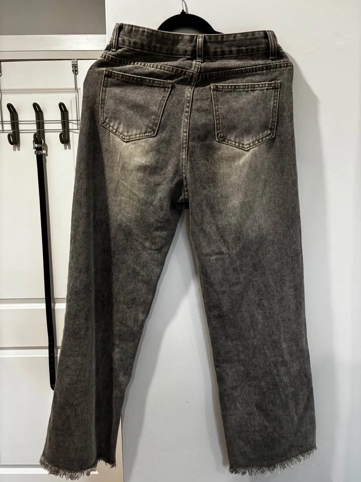 Gray straight leg high waisted jeans - photo 2