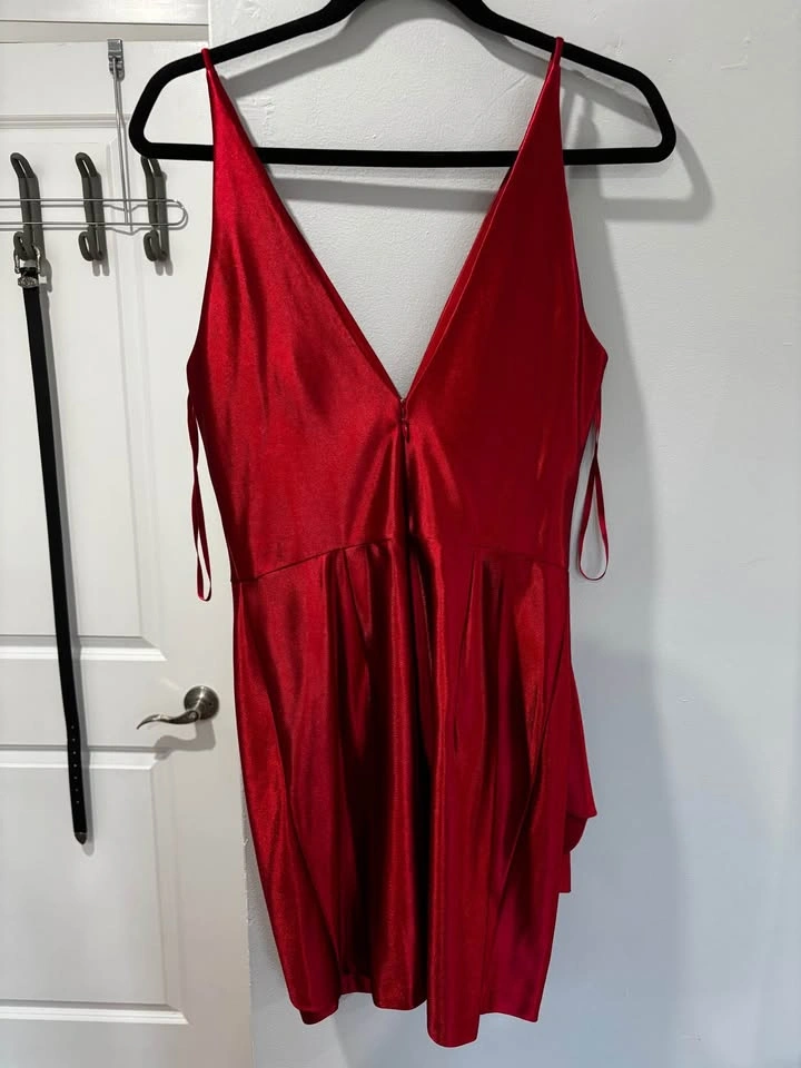 GORGEOUS silky satin perfect condition red v-neck formal dress s - photo 2