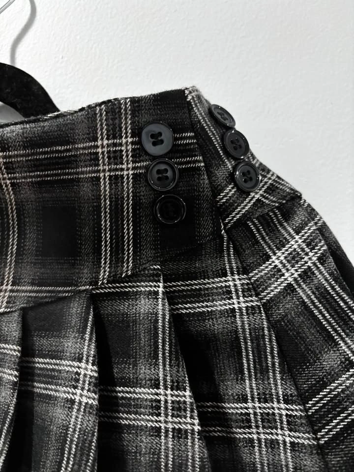 Never worn super cute black plaid mini skirt - photo 2