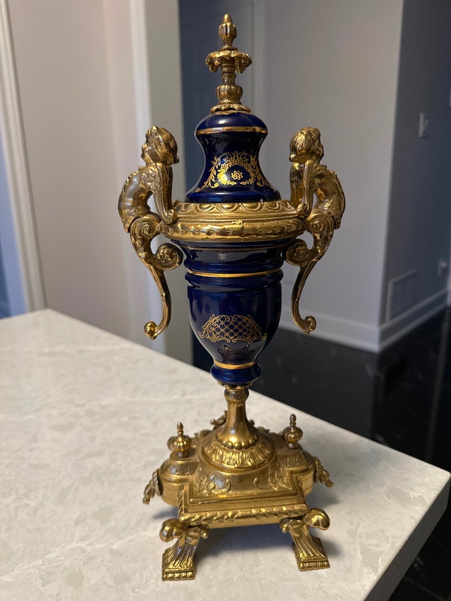 Louis XVI style bronze and cobalt blue porcelain urn, Brevettato - photo 4