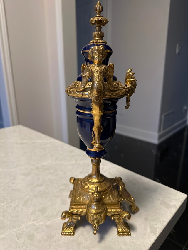 Louis XVI style bronze and cobalt blue porcelain urn, Brevettato - photo 5