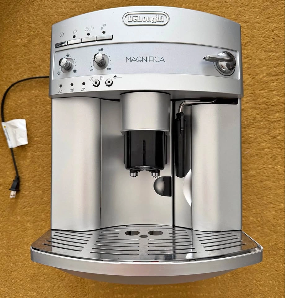 DeLonghi Magnifica fully automatic Espresso Machine