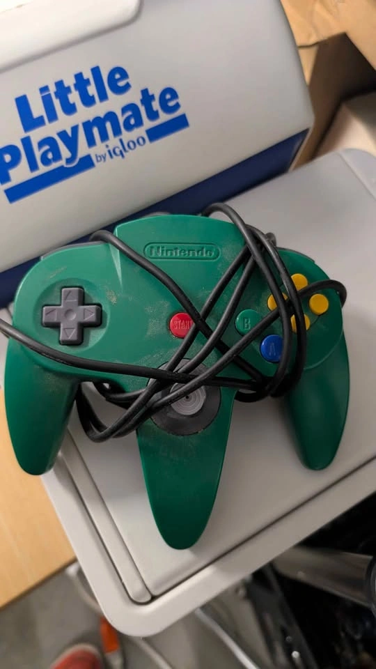 Nintendo 64 Console + 2 Original Controllers & Cables - photo 3