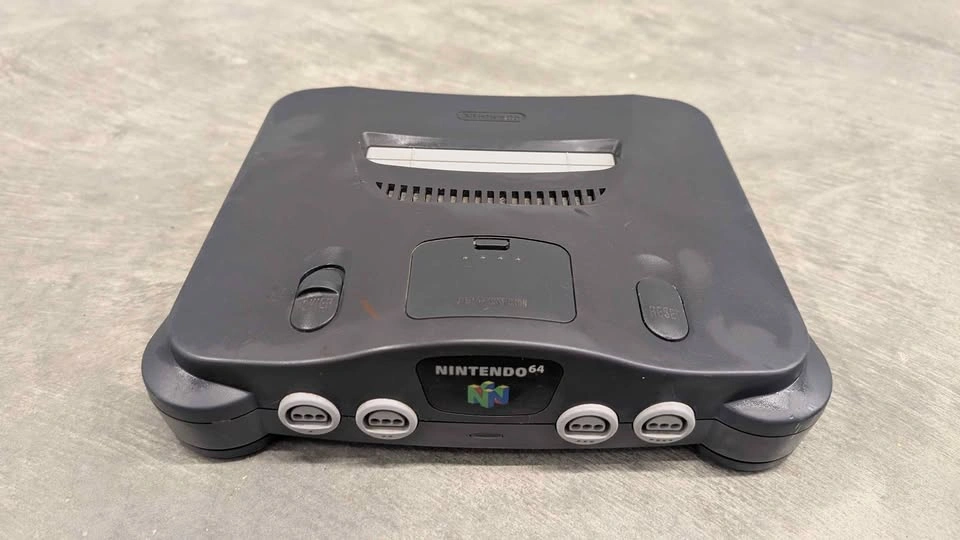 Nintendo 64 Console + 2 Original Controllers & Cables - photo 4