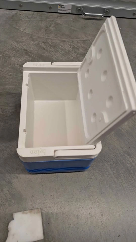 2 Vintage Igloo Coolers – $35 for Both - photo 3