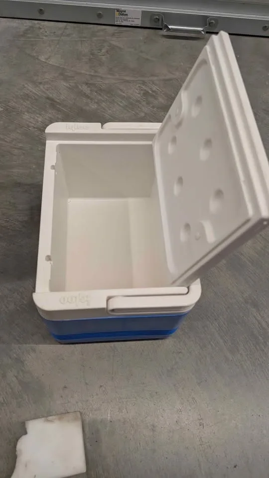 2 Vintage Igloo Coolers – $35 for Both - photo 3