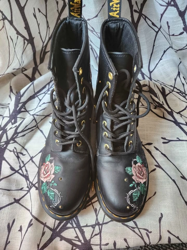 Retired Pink Rose Doc Martens - photo 4