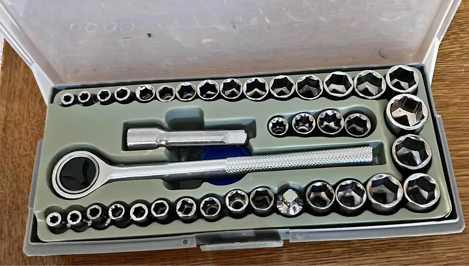 40-Piece Socket Wrench Set (SAE & Metric) Complete