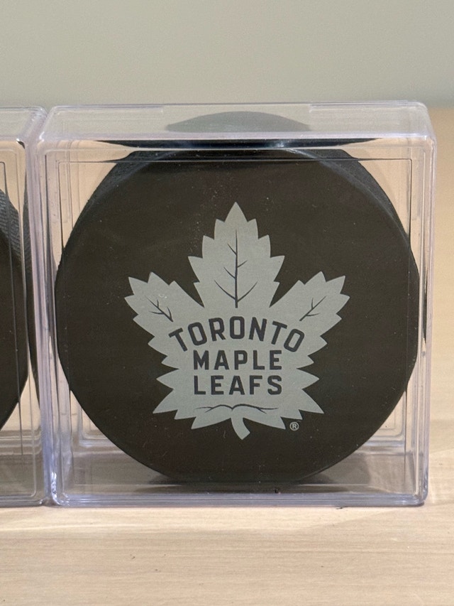 Toronto Maple Leafs Hockey Pucks - photo 2