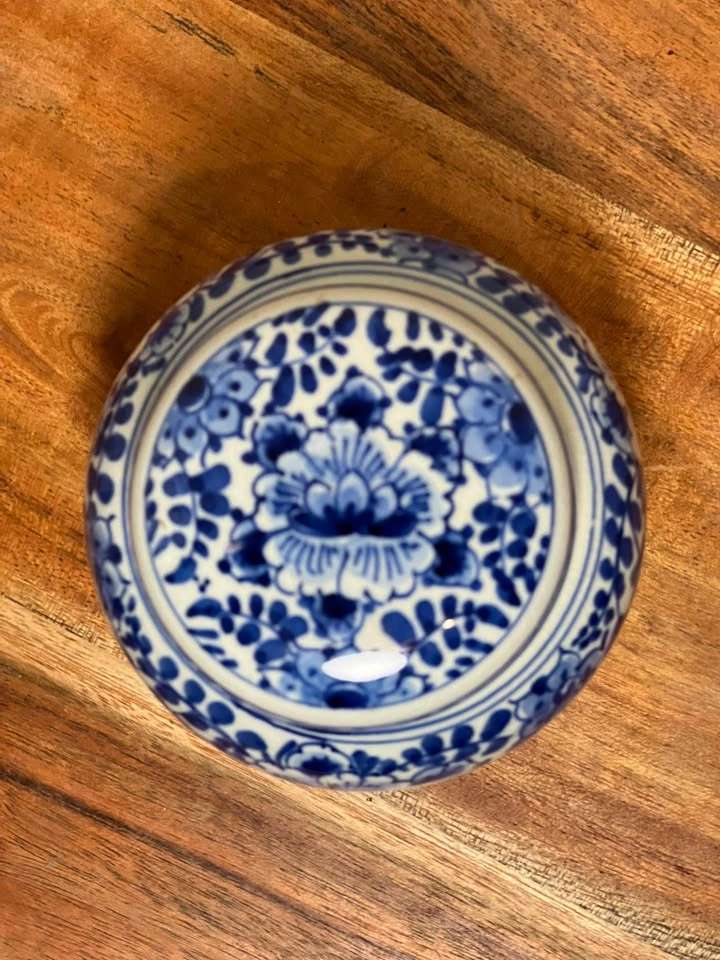 Vintage Hand-Painted Dutch Delft Blue Mini Lidded Jar - photo 2