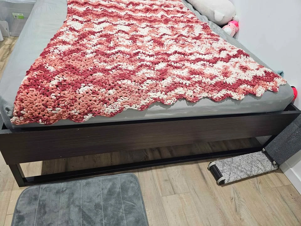 IKEA Trysil Queen Bed Frame - photo 4
