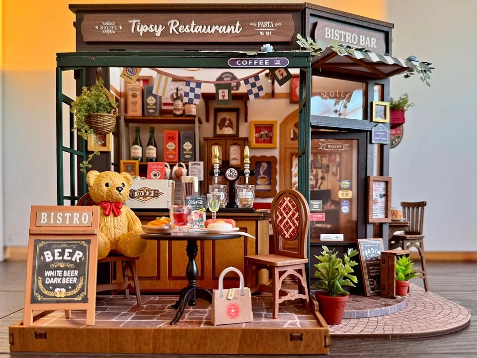Assembled Rolife Tipsy Restaurant Miniature