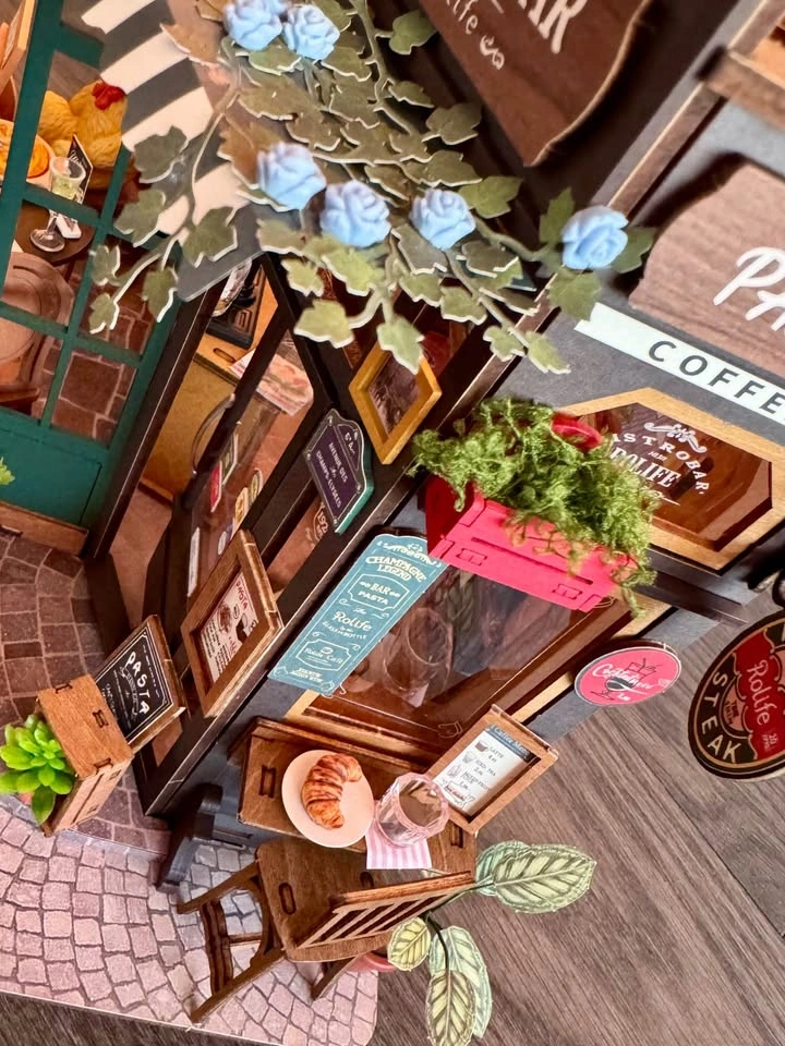 Assembled Rolife Tipsy Restaurant Miniature - photo 3