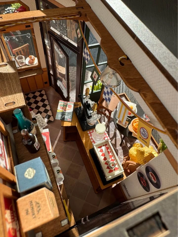 Assembled Rolife Tipsy Restaurant Miniature - photo 5