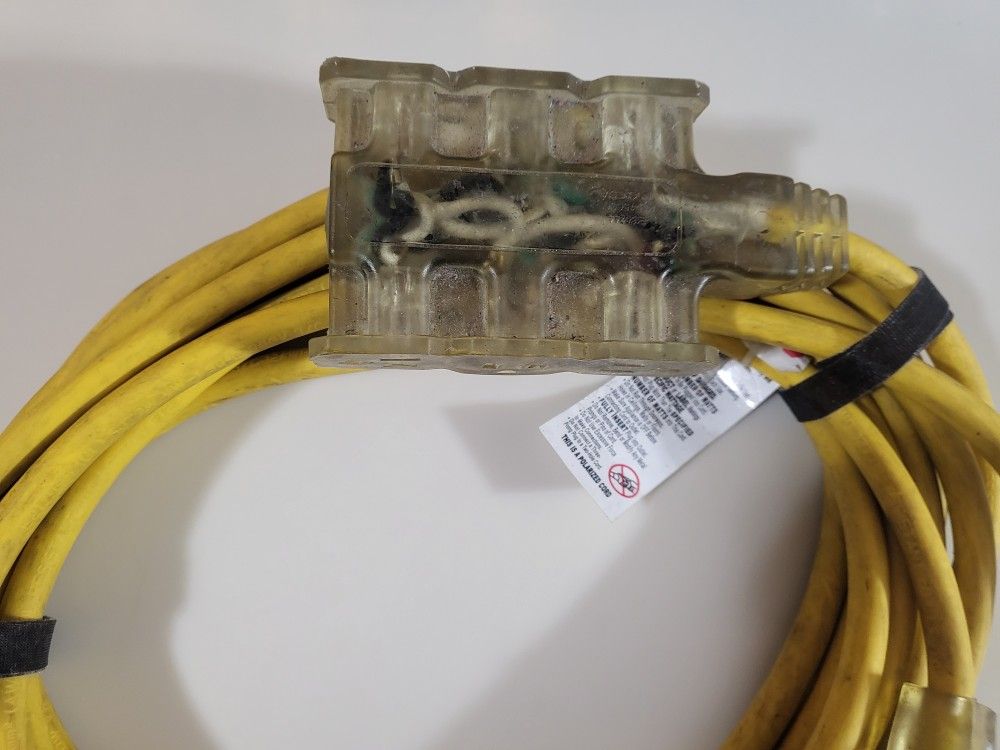 6-Outlet Heavy Duty 25' 12 AWG 3.31 mm Extension Cord - photo 2