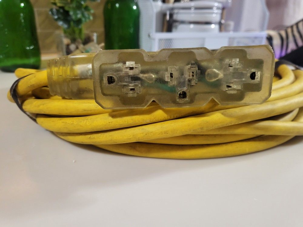 6-Outlet Heavy Duty 25' 12 AWG 3.31 mm Extension Cord - photo 4