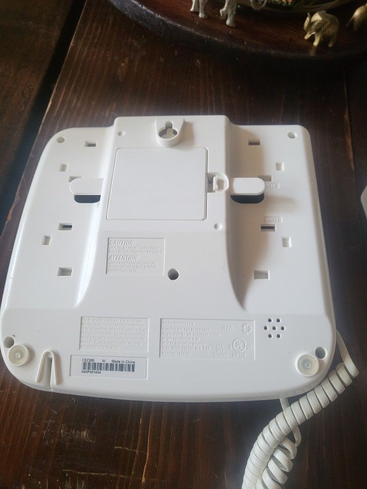 2 Uniden CEZ260W Big Button Desktop Corded Phones - photo 2