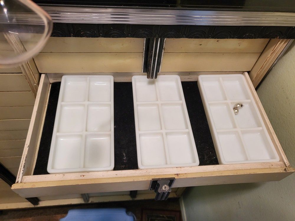 The American Cabinet Co. Dental Medical Cabinet with milk glass - photo 3