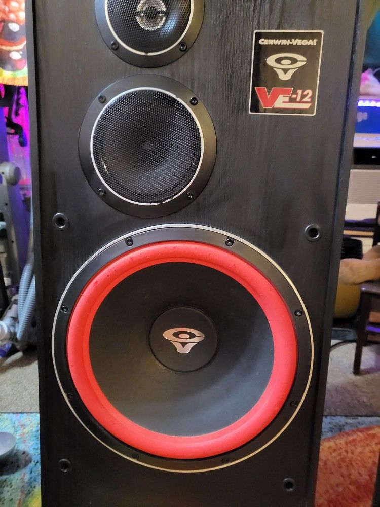 Cerwin Vega VE-12 Speakers: Great Sound! - photo 3