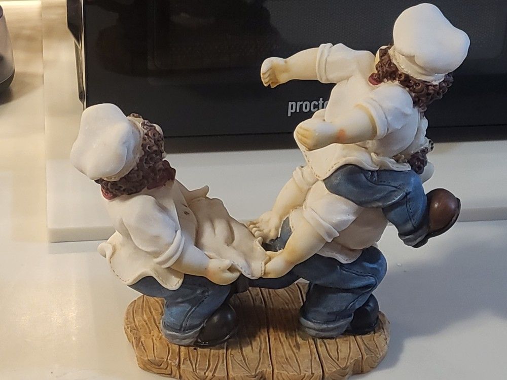 Vintage 3 Chefs Fighting Ceramic Figurine - photo 3