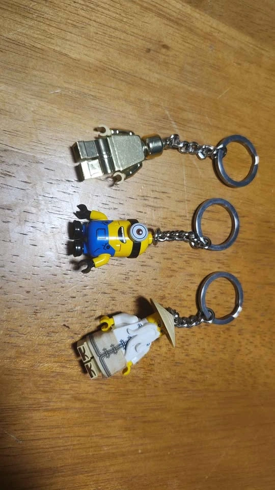 LEGO Minifigure Keychains - photo 2