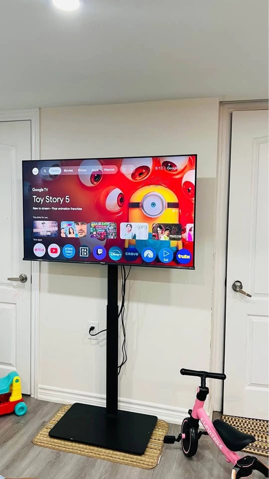Hisense Smart TV with Floor Stand - photo 2