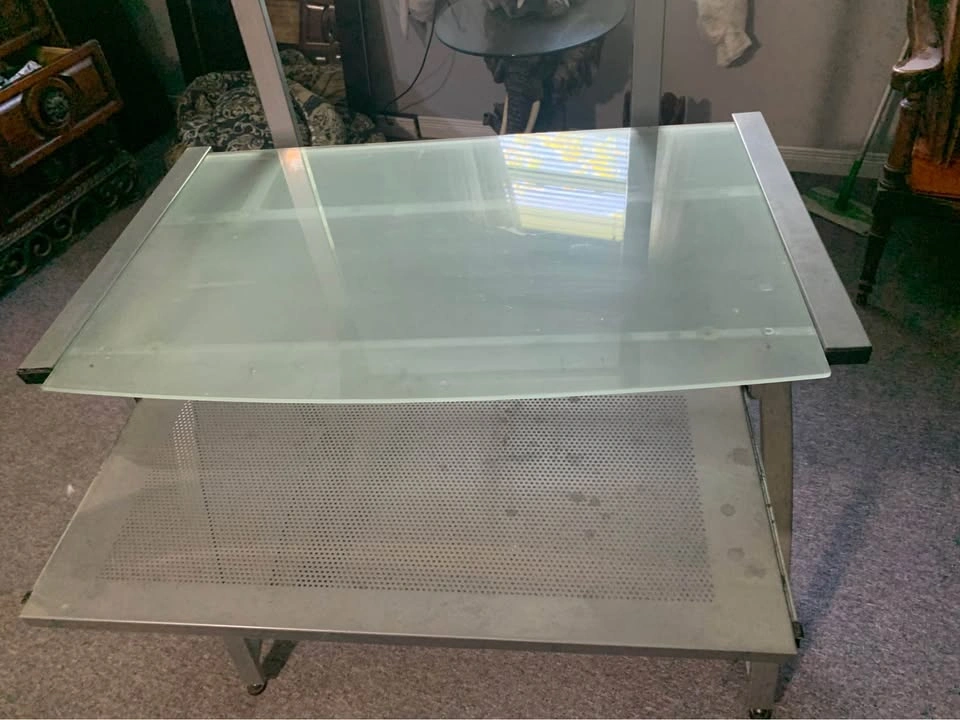 Desk with glass top and shelf - photo 2