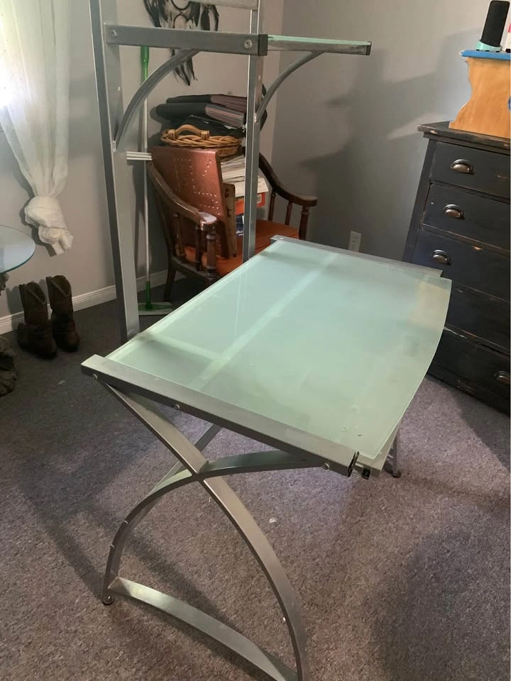 Desk with glass top and shelf - photo 3