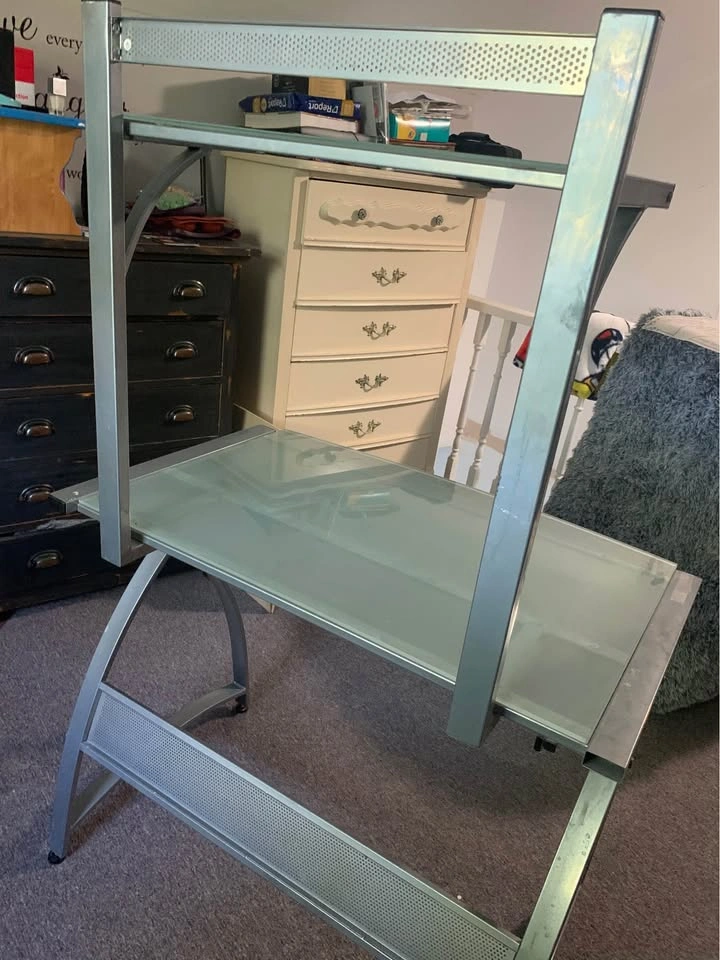 Desk with glass top and shelf - photo 4