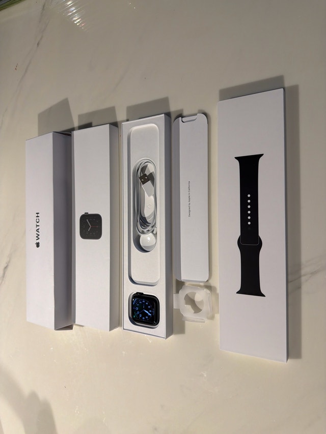 Apple Watch 44mm SE Space Grey Aluminum Case