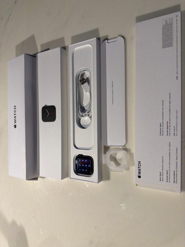 Apple Watch 44mm SE Space Grey Aluminum Case - photo 2