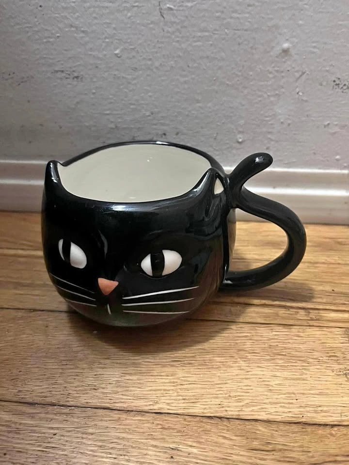 Hyde and EEK! Boutique Chic & Cute Cat Mug