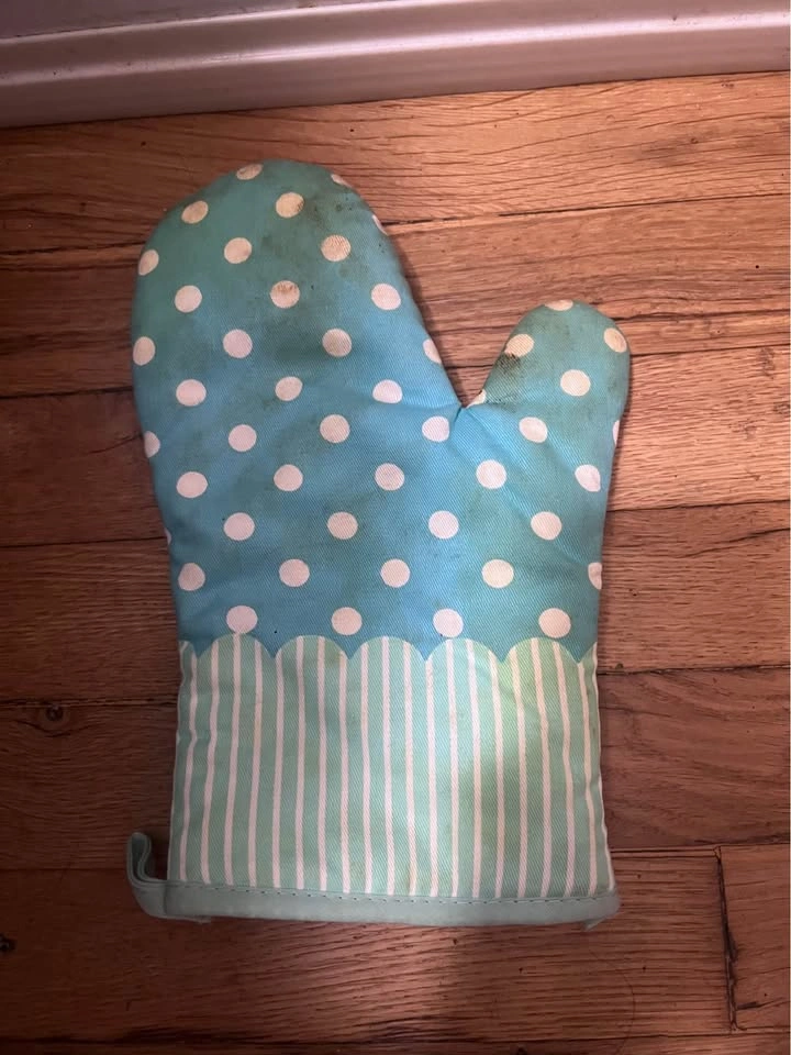 Clean & Stylish Oven Mitt - photo 2