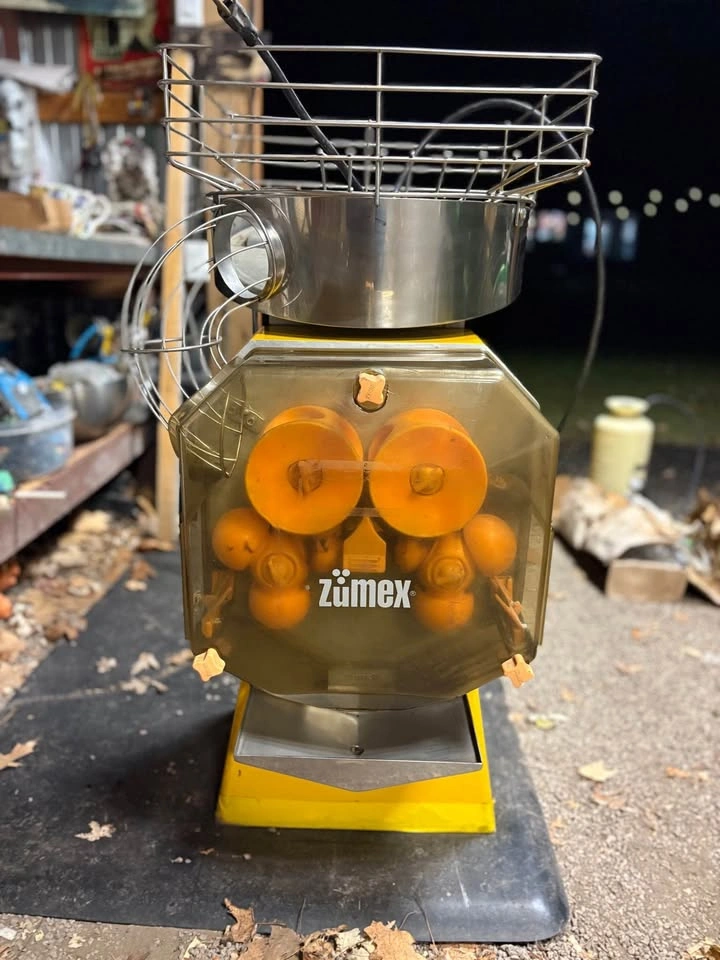 Zumex Commercial Automatic citrus Juicer - photo 4