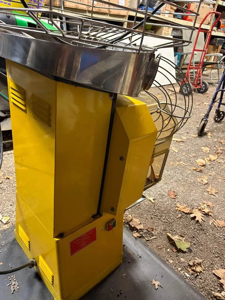 Zumex Commercial Automatic citrus Juicer - photo 5