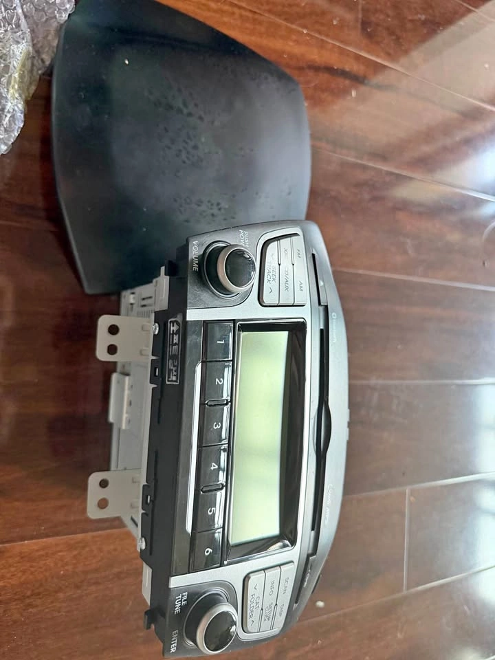 Hyundai Tucson 2010-2014 OEM FM radio, mp3, bluetooth