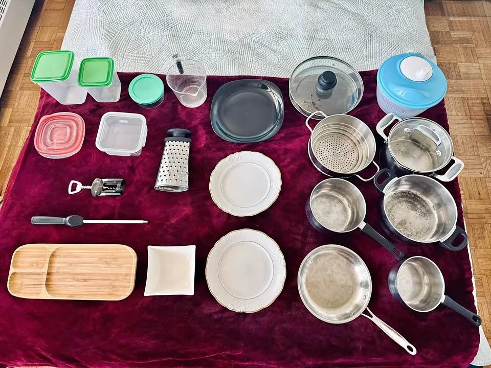 Assorted Kitchenware thumbnail