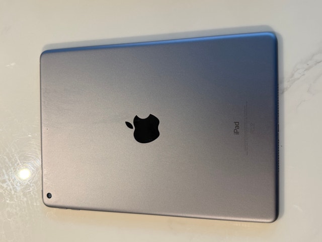 Apple iPad 6th Generation 128GB - photo 4