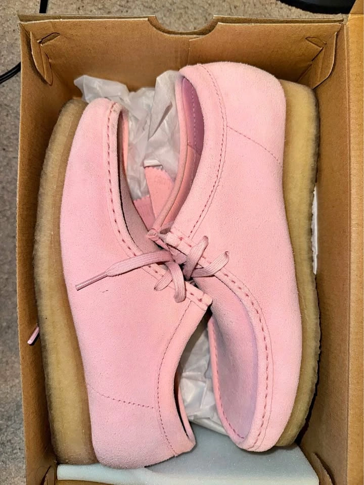 Clark’s Wallabee light pink