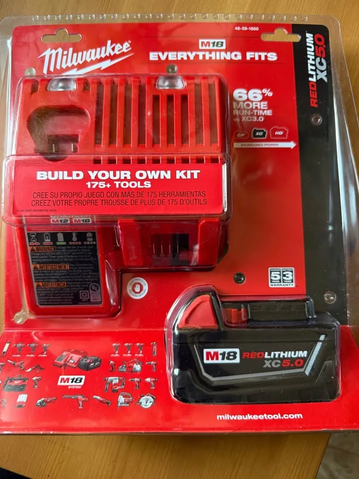 NEW MILWAUKEE SET BATTERY AND CHARGER image indicator(2)