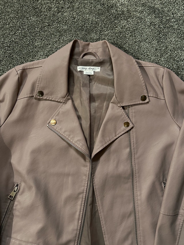 Woman’s pink leather jacket size L to XL - photo 4